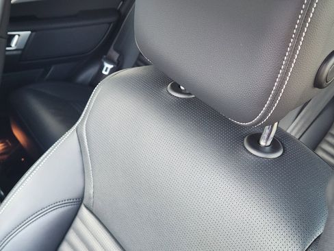 Certified 2025 Land Rover Discovery Dynamic SE image 16