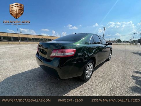 Used 2011 Toyota Camry LE w/ LE Extra-Value Pkg image 6