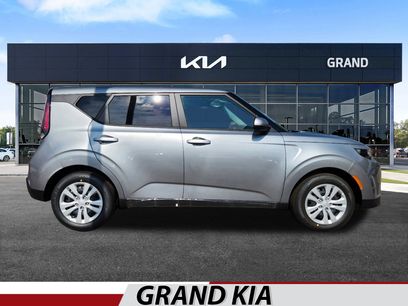 New 2025 Kia Soul LX