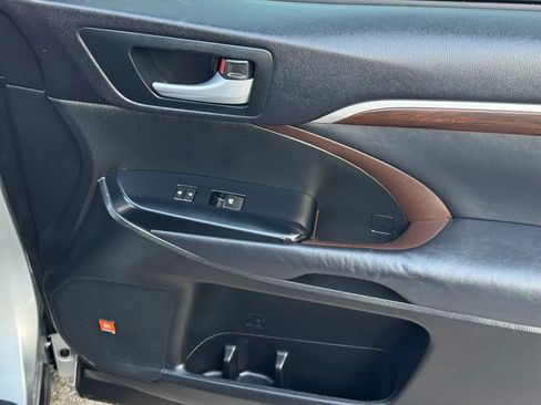 Used 2014 Toyota Highlander Limited FWD image 26