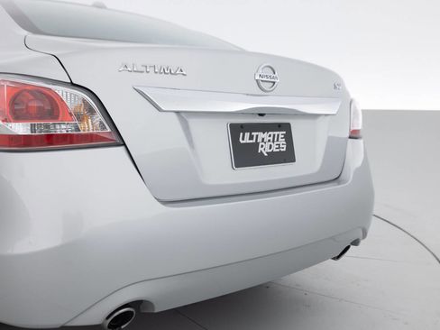 Used 2015 Nissan Altima 2.5 SV FWD image 17