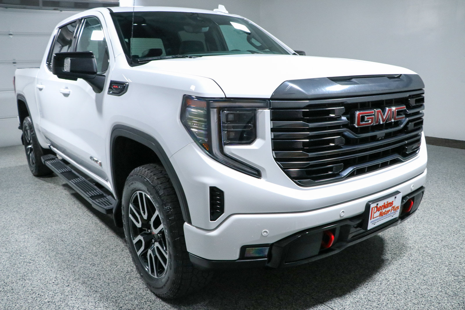 Used 2023 GMC Sierra 1500 AT4 w/ Technology Package AWD/4WD image 5