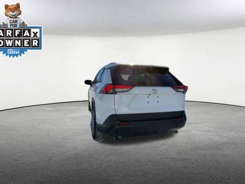 Used 2021 Toyota RAV4 LE image 7