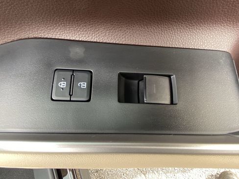 Used 2021 Toyota Highlander XLE FWD image 41