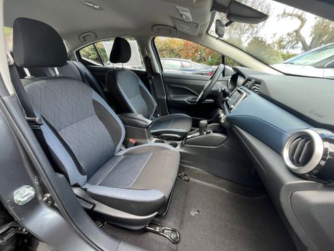 Used 2025 Nissan Versa SV FWD image 34
