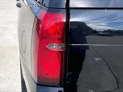 Used 2018 Chevrolet Tahoe LT AWD/4WD image 32