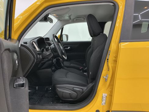 Used 2017 Jeep Renegade Latitude w/ Cold Weather Group AWD/4WD image 14