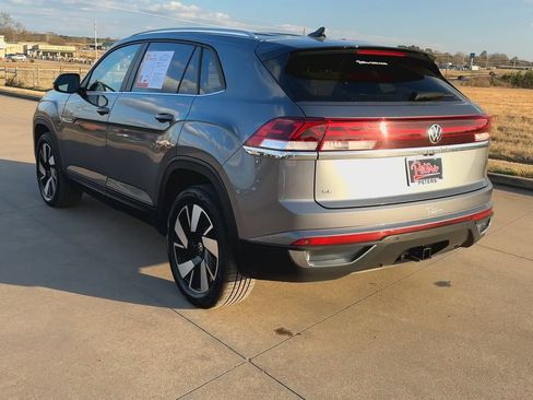 Used 2025 Volkswagen Atlas Cross Sport SE FWD image 7