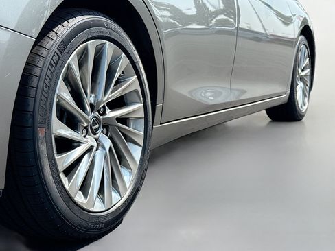 Used 2019 Lexus ES 350 w/ Accessory Package 2 FWD image 2