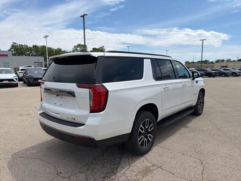 Used 2023 GMC Yukon XL AT4 w/ Technology Package AWD/4WD image 10