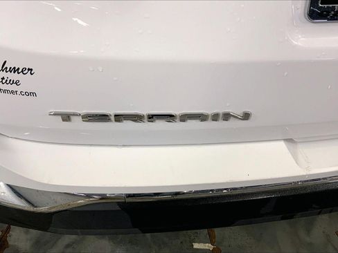 Used 2024 GMC Terrain SLT AWD/4WD image 8