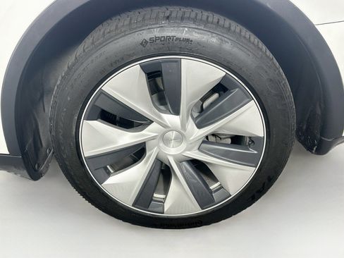 Used 2021 Tesla Model Y Long Range AWD/4WD image 11