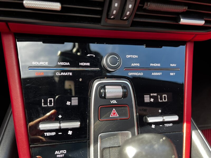Used 2020 Porsche Cayenne AWD/4WD image 39