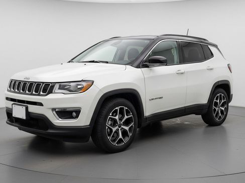 Used 2025 Jeep Compass Limited image 3