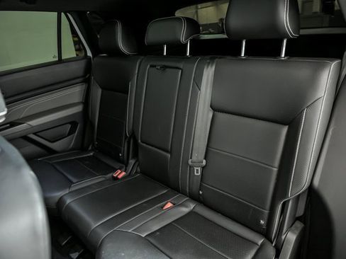 Certified 2022 Volkswagen Atlas Cross Sport SE image 14