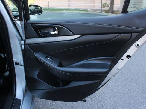 Used 2017 Nissan Maxima 3.5 SL FWD image 24