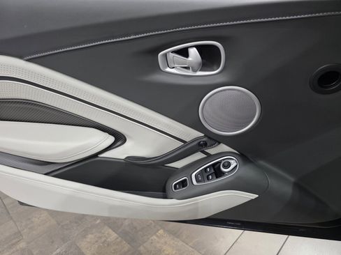 Used 2023 Aston Martin V8 Vantage Roadster image 16