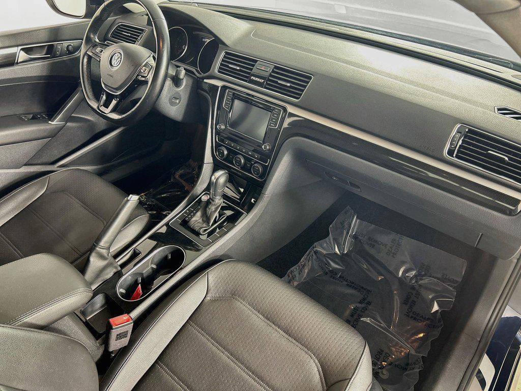 Used 2019 Volkswagen Passat 2.0T SE R-Line FWD image 30