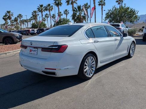 Used 2022 BMW 740i w/ Premium Package RWD image 6