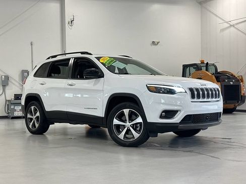 Used 2022 Jeep Cherokee Limited AWD/4WD image 2