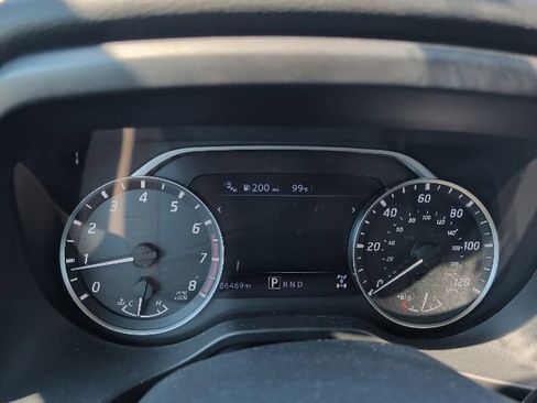 Used 2022 Nissan Titan SV AWD/4WD image 15
