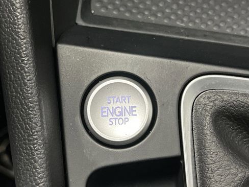 Used 2025 Volkswagen Jetta SE image 22