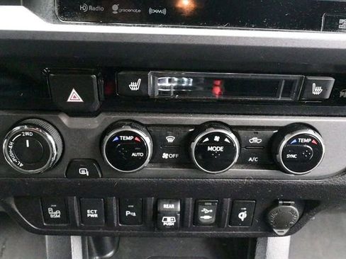 Used 2018 Toyota Tacoma SR image 13