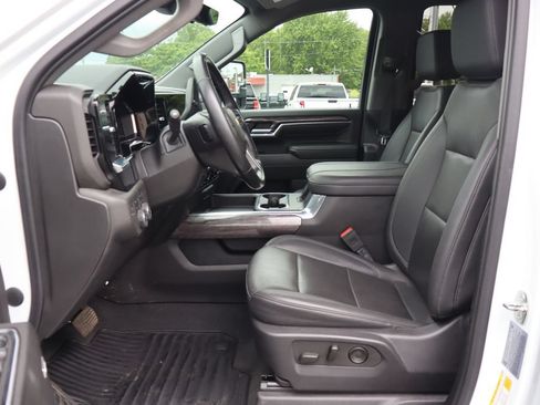 Used 2024 Chevrolet Silverado 3500 LTZ w/ LTZ Convenience Package AWD/4WD image 4