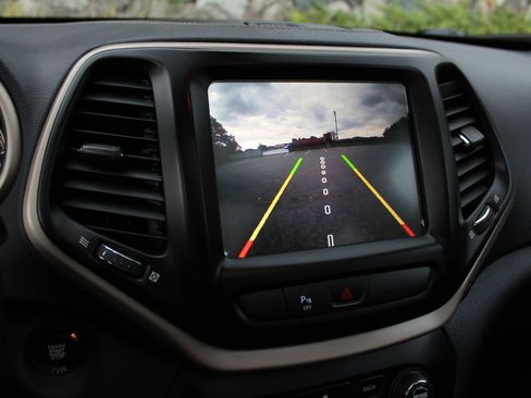 Used 2018 Jeep Cherokee Limited image 21