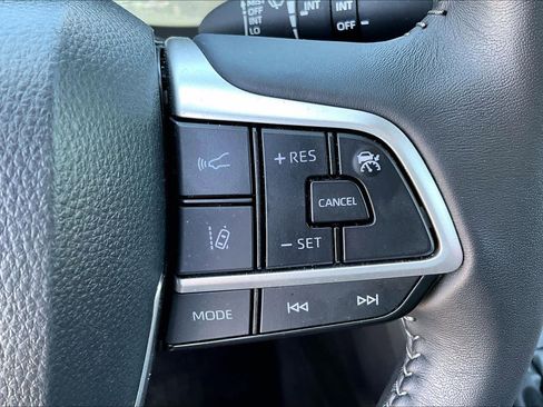 Used 2025 Toyota Highlander XSE AWD/4WD image 23