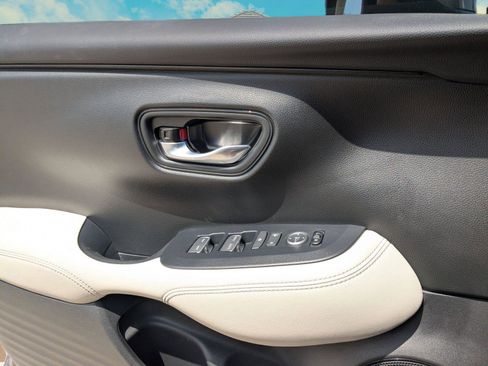 Used 2026 Honda HR-V EX-L image 8