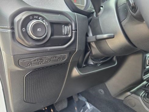 Certified 2025 Jeep Wrangler Unlimited Sahara AWD/4WD image 22