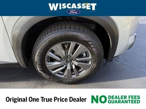 Used 2024 Nissan Pathfinder SV image 29