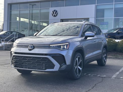 New 2026 Volkswagen Taos SEL image 3