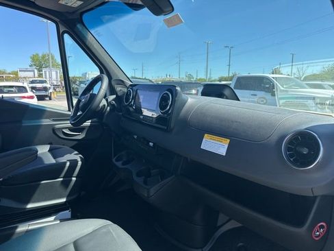 Used 2026 Mercedes-Benz Sprinter 2500 image 41