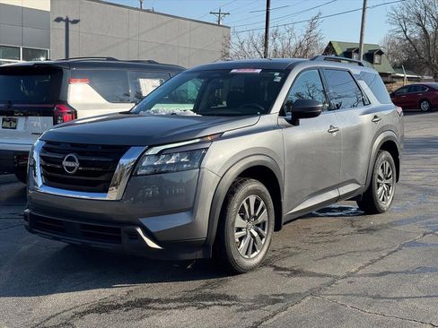 Certified 2024 Nissan Pathfinder SV image 7