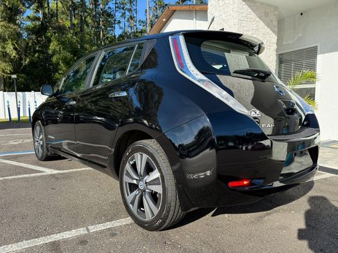 Used 2013 Nissan Leaf SL w/ Premium Pkg image 3