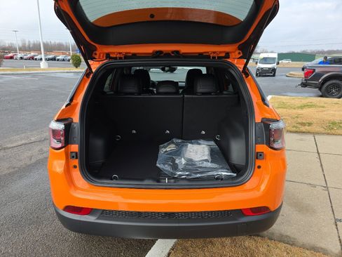 New 2026 Jeep Compass Latitude image 11