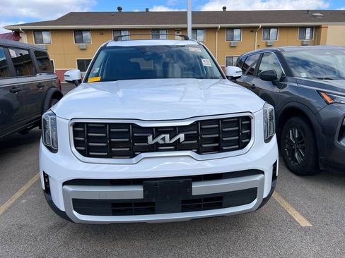 Used 2025 Kia Telluride S image 2