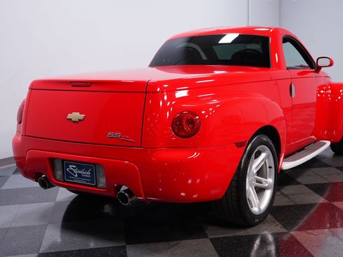 Used 2005 Chevrolet SSR image 11