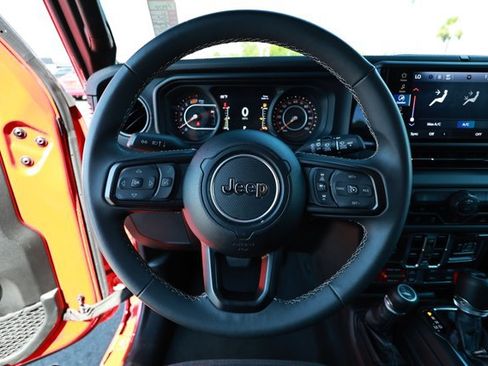 Used 2025 Jeep Wrangler Unlimited Rubicon AWD/4WD image 11