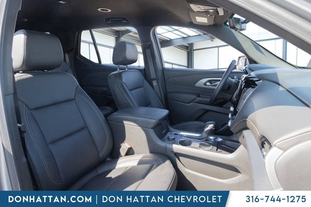 Used 2023 Chevrolet Traverse LT w/ LT Premium Package AWD/4WD image 18