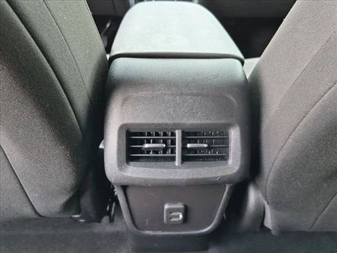 Used 2022 Chevrolet Equinox LT FWD image 16