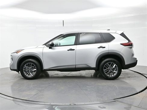 Used 2024 Nissan Rogue S image 4