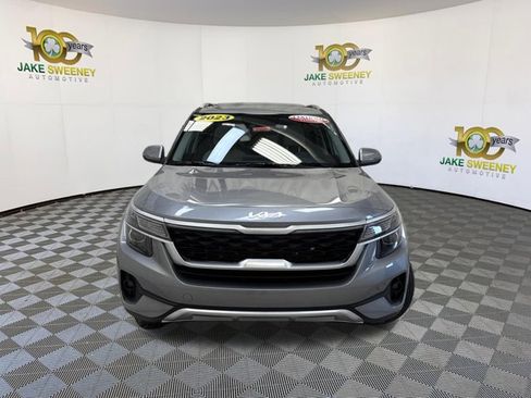 Used 2023 Kia Seltos EX image 3