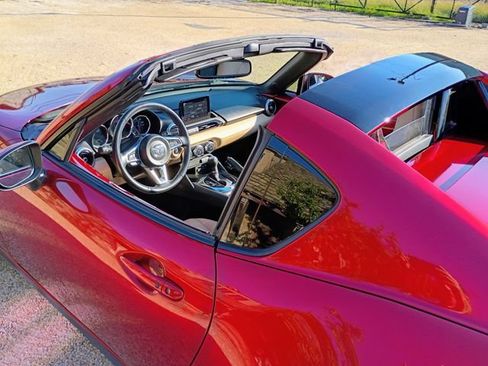 Used 2020 MAZDA MX-5 Miata RF Grand Touring RWD image 13