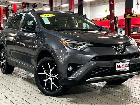 Used 2017 Toyota RAV4 SE image 2