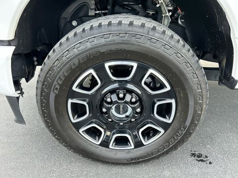 Certified 2025 Ford F350 Platinum AWD/4WD image 15