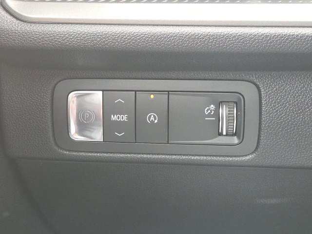 Used 2025 Chevrolet Traverse LT w/ Sun and Wheel Package FWD image 26