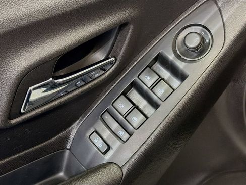Used 2019 Chevrolet Trax LT w/ LT Convenience Package FWD image 16